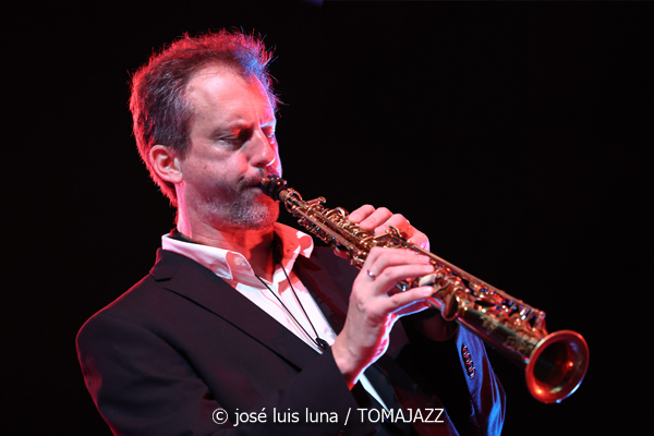 Escalandrum (37 Eivissa Jazz 2025. Baluard de Santa Llúcia. Eivissa. 2025-09-06) Por José Luis Luna Rocafort [INSTANTZZ AKA Galería fotográfica AKA Fotoblog de jazz, impro… y algo más] - Tomajazz - Escalandrum actuó en el 37 Eivissa Jazz el 6 de septiembre de 2025. José Luis Luna Rocafort lo retrata en INSTANTZZ. Escalandrum son Daniel Piazolla, Nicolás Guerschberg, Damián Fogiel, Gustavo Musso, Martín Pantyrer, Mariano Sivori