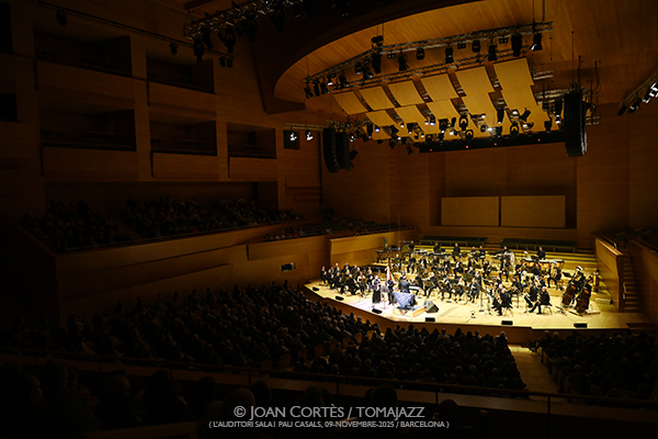 Banda Municipal de Barcelona “Suite Flamenca” (L’Auditori S1PC, 2025-11-09 / Barcelona) Por Joan Cortès [Flamencuras AKA INSTANTZZ AKA Galería fotográfica AKA Fotoblog de jazz, impro… y algo más] - Tomajazz - Banda Municipal de Barcelona y el Ensemble Flamenco Taller de Músics interpretaron “Suite Flamenca” el 9 de noviembre de 2025 en L’Auditori de Barcelona. Joan Cortès lo retrata en las Flamencuras de INSTANTZZ