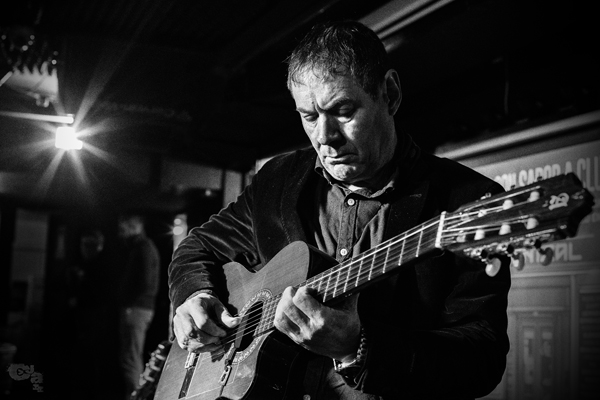 Chema Saiz (Jazz Con Sabor a Club. Festival de Jazz de Madrid. Maravillas Club, Madrid. 2025-11-16) Por Sergio Cabanillas [INSTANTZZ AKA Galería fotográfica AKA Fotoblog de jazz, impro… y algo más] - Tomajazz - Chema Saiz actuó dentro del ciclo Jazz Con Sabor a Club en el Festival de Jazz de Madrid, en Maravillas Club de Madrid, el 16 de noviembre de 2025. Sergio Cabanillas lo retrata en INSTANTZZ