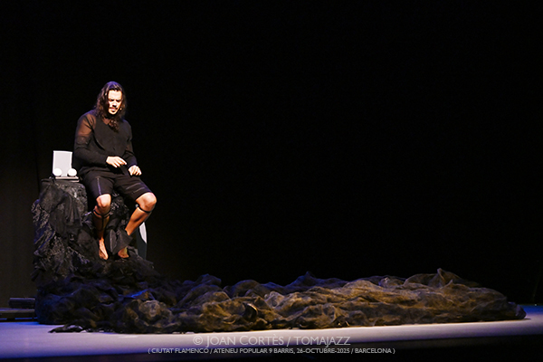 Chicharrón Circo Flamenco «Empaque» (Ciutat Flamenco / Ateneu Popular 9 Barris, 2025-10-26 / Barcelona) [y VI] Por Joan Cortès [Flamencuras AKA INSTANTZZ AKA Galería fotográfica AKA Fotoblog de jazz, impro… y algo más] - Tomajazz - Chicharrón Circo Flamenco «Empaque» participó en Ciutat Flamenco el 26 de octubre de 2025. Joan Cortès lo retrata en las Flamencuras de INSTANTZZ. Con Germán J. López Galván