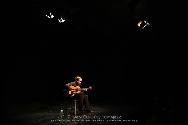 Javier Conde “Homenaje a los Maestro” (El Dorado sfb / Centre Cívic Parc Sandaru , 2025-10-30 / Barcelona) Por Joan Cortès [Flamencuras AKA INSTANTZZ AKA Galería fotográfica AKA Fotoblog de jazz, impro… y algo más] - Tomajazz - Javier Conde “Homenaje a los Maestro” actuó en El Dorado sfb, el 30 de octubre de 2025. Joan Cortès lo retrata en las Flamencuras AKA INSTANTZZ