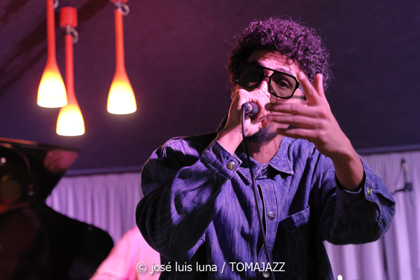 The Apple Thief (10 Fira B! Teatre Principal de Palma. 2025-11-06) Por José Luis Luna Rocafort [INSTANTZZ AKA Galería fotográfica AKA Fotoblog de jazz, impro… y algo más] - Tomajazz - The Apple Thief actuó en 10 Fira B! en el Teatre Principal de Palma, el 6 de noviembre de 2025. José Luis Luna Rocafort lo retrata en INSTANTZZ. Actuaron Josep Pou, Ferran Rico, Arthur Ponsà