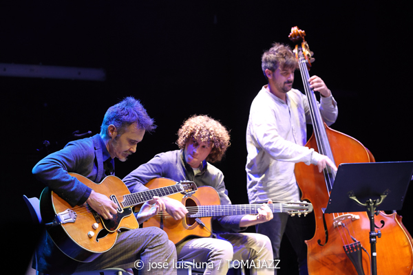 Biel Ballester Photonic Quintet (10 Fira B! Teatre Xesc Forteza, Palma. 2025-11-06) Por José Luis Luna Rocafort [INSTANTZZ AKA Galería fotográfica AKA Fotoblog de jazz, impro… y algo más] - Tomajazz - Biel Ballester Photonic Quintet actuó en 10 Fira B! 2025, el 6 de noviembre de 2025. José Luis Luna Rocafort lo retrata en INSTANTZZ. Actuaron Biel Ballester, Víctor Paradís, Joan Garcias, Pep Garau, Tomeu Garcías