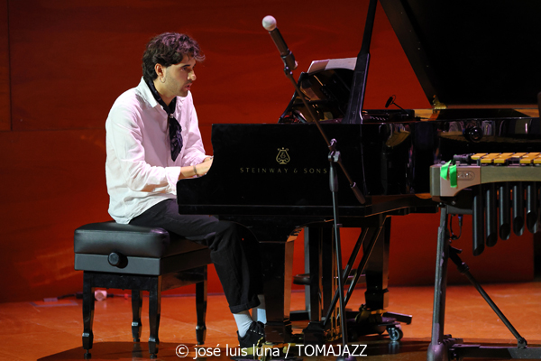 Big Band del Conservatori Superior de Música de les Illes Balears (Auditori del Conservatori Superior de Música de les Illes Balears. Palma. 2025-11-14) Por José Luis Luna Rocafort [INSTANTZZ AKA Galería fotográfica AKA Fotoblog de jazz, impro… y algo más] - Tomajazz - La Big Band del Conservatori Superior de Música de les Illes Balears actuó en el Auditori del Conservatori Superior de Música de les Illes Balears de Palma el 14 de noviembre de 2025. José Luis Luna Rocafort lo retrata en INSTANTZZ. Dirigió la Big Band Lluc Casares