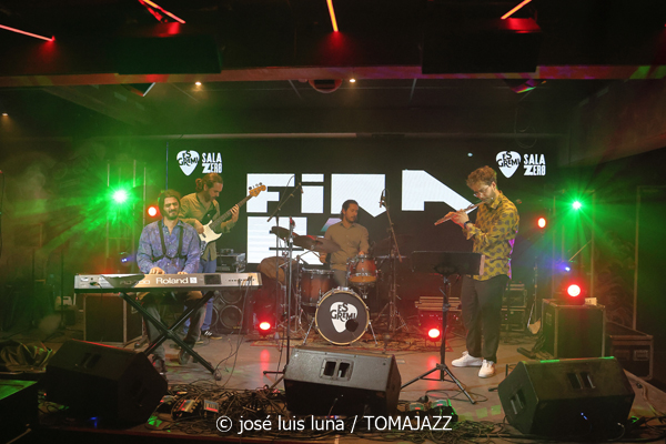 Pasquale Calò (10 Fira B! Es Gremi. Palma. 2025-11-07) Por José Luis Luna Rocafort [INSTANTZZ AKA Galería fotográfica AKA Fotoblog de jazz, impro… y algo más] - Tomajazz - Pasquale Calò actuó en 10 Fira B! en Es Gremi, Palma, el 7 de noviembre de 2025. José Luis Luna Rocafort lo retrata en INSTANTZZ. Actuaron Pasquale Calò, Aldo Di Caterino, Carlos Ródenas, Alessadro Campobasso