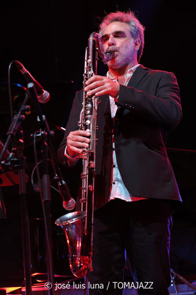 Escalandrum (37 Eivissa Jazz 2025. Baluard de Santa Llúcia. Eivissa. 2025-09-06) Por José Luis Luna Rocafort [INSTANTZZ AKA Galería fotográfica AKA Fotoblog de jazz, impro… y algo más] - Tomajazz - Escalandrum actuó en el 37 Eivissa Jazz el 6 de septiembre de 2025. José Luis Luna Rocafort lo retrata en INSTANTZZ. Escalandrum son Daniel Piazolla, Nicolás Guerschberg, Damián Fogiel, Gustavo Musso, Martín Pantyrer, Mariano Sivori