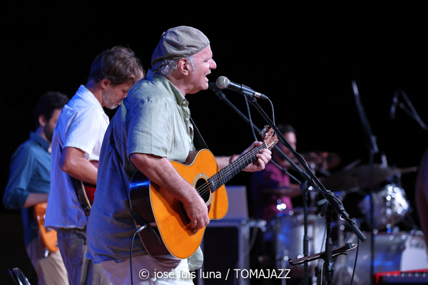 Claudia Bardagí (37 Eivissa Jazz 2025. Parc Reina Sofía. Eivissa. 2025-09-03) Por José Luis Luna Rocafort [INSTANTZZ AKA Galería fotográfica AKA Fotoblog de jazz, impro… y algo más] - Tomajazz - Claudia Bardagí actuó en el 37 Eivissa Jazz 2025, el 3 de septiembre. José Luis Luna Rocafort lo retrata en INSTANTZZ. Actuaron Claudia Bardagí, Joan Carles Marí, Cece Giannotti, Publio Delgado, Martin Laportilla