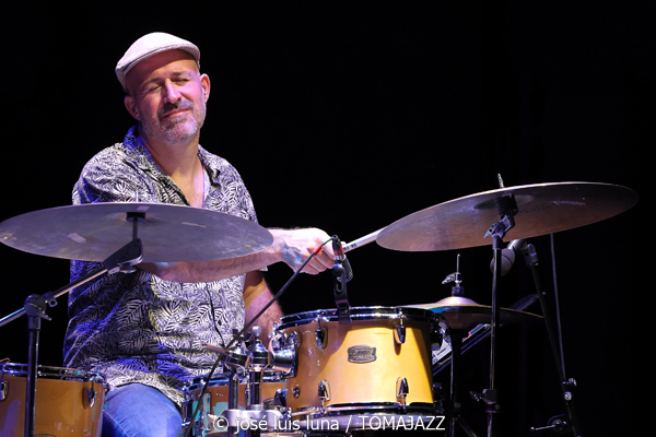 Carmen Vela Quartet (10 Fira B! Teatre Principal de Palma. 2025-11-06) Por José Luis Luna Rocafort [INSTANTZZ AKA Galería fotográfica AKA Fotoblog de jazz, impro… y algo más] - Tomajazz - Carmen Vela Quartet actuó en 10 Fira B! en el Teatre Principal de Palma el 6 de noviembre de 2025. José Luis Luna Rocafort lo retrata en INSTANTZZ. Actuaron Carmen Vela,