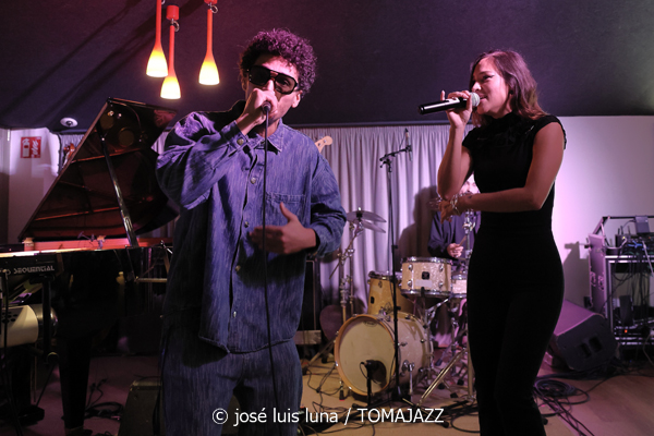 The Apple Thief (10 Fira B! Teatre Principal de Palma. 2025-11-06) Por José Luis Luna Rocafort [INSTANTZZ AKA Galería fotográfica AKA Fotoblog de jazz, impro… y algo más] - Tomajazz - The Apple Thief actuó en 10 Fira B! en el Teatre Principal de Palma, el 6 de noviembre de 2025. José Luis Luna Rocafort lo retrata en INSTANTZZ. Actuaron Josep Pou, Ferran Rico, Arthur Ponsà