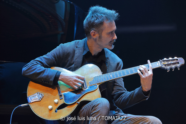 Biel Ballester Photonic Quintet (10 Fira B! Teatre Xesc Forteza, Palma. 2025-11-06) Por José Luis Luna Rocafort [INSTANTZZ AKA Galería fotográfica AKA Fotoblog de jazz, impro… y algo más] - Tomajazz - Biel Ballester Photonic Quintet actuó en 10 Fira B! 2025, el 6 de noviembre de 2025. José Luis Luna Rocafort lo retrata en INSTANTZZ. Actuaron Biel Ballester, Víctor Paradís, Joan Garcias, Pep Garau, Tomeu Garcías