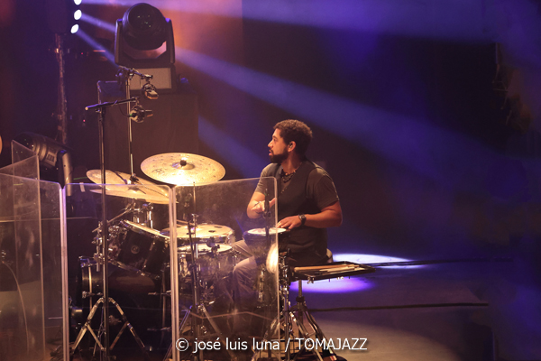 Ara Malikian (Alcúdia Jazz Festival. 2025-09-12) Por José Luis Luna Rocafort [INSTANTZZ AKA Galería fotográfica AKA Fotoblog de jazz, impro… y algo más] - Tomajazz - Ara Malikian actuó en Alcúdia Jazz Festival 2025. José Luis Luna Rocafort lo retrata en INSTANTZZ. Actuaron Ara Malikian, Iván "Melón" Lewis, Dayan Abad García, Iván Ruiz Machado, Georvis Pico Millán