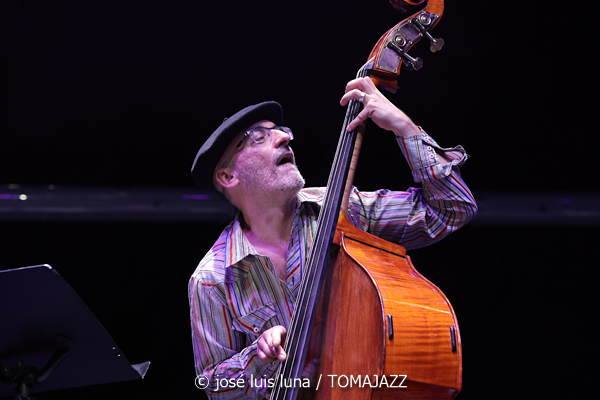 Carmen Vela Quartet (10 Fira B! Teatre Principal de Palma. 2025-11-06) Por José Luis Luna Rocafort [INSTANTZZ AKA Galería fotográfica AKA Fotoblog de jazz, impro… y algo más] - Tomajazz - Carmen Vela Quartet actuó en 10 Fira B! en el Teatre Principal de Palma el 6 de noviembre de 2025. José Luis Luna Rocafort lo retrata en INSTANTZZ. Actuaron Carmen Vela,