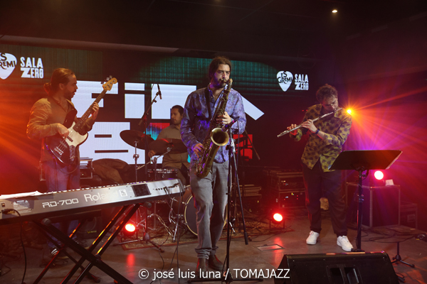 Pasquale Calò (10 Fira B! Es Gremi. Palma. 2025-11-07) Por José Luis Luna Rocafort [INSTANTZZ AKA Galería fotográfica AKA Fotoblog de jazz, impro… y algo más] - Tomajazz - Pasquale Calò actuó en 10 Fira B! en Es Gremi, Palma, el 7 de noviembre de 2025. José Luis Luna Rocafort lo retrata en INSTANTZZ. Actuaron Pasquale Calò, Aldo Di Caterino, Carlos Ródenas, Alessadro Campobasso