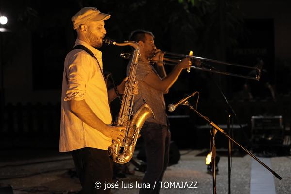 Miquel Àngel Rigo Quintet (37 Eivissa Jazz 2025. Passeig Vara de Rey. Eivissa. 2025-09-02) Por José Luis Luna Rocafort [INSTANTZZ AKA Galería fotográfica AKA Fotoblog de jazz, impro… y algo más] - Tomajazz - Miquel Àngel Rigo Quintet actuó en el 37 Eivissa Jazz 2025. José Luis Luna Rocafort retrata la actuación en INSTANTZZ. Participaron Miquel Àngel Rigo, Tomeu Garcías, Jaume Riera, Joan Garcías Tur, Josep Servera, Goran Levi