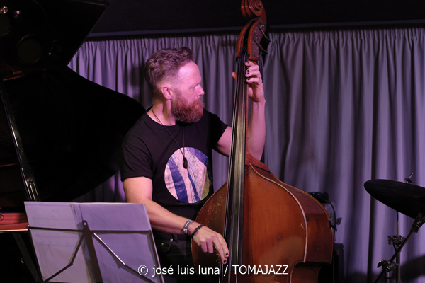 K 12 (10 Fira B! Hotel Saratoga. Palma. 2025-11-06) Por José Luis Luna Rocafort [INSTANTZZ AKA Galería fotográfica AKA Fotoblog de jazz, impro… y algo más] - Tomajazz - K 12 actuó en 10 Fira B! en el Hotel Saratoga de Palma, el 6 de noviembre de 2025. José Luis Luna Rocafort los retrata en INSTANTZZ. Actuaron Gori Matas, Marko Lohikari, Teo Salvà