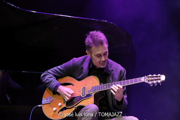 Biel Ballester Photonic Quintet (10 Fira B! Teatre Xesc Forteza, Palma. 2025-11-06) Por José Luis Luna Rocafort [INSTANTZZ AKA Galería fotográfica AKA Fotoblog de jazz, impro… y algo más] - Tomajazz - Biel Ballester Photonic Quintet actuó en 10 Fira B! 2025, el 6 de noviembre de 2025. José Luis Luna Rocafort lo retrata en INSTANTZZ. Actuaron Biel Ballester, Víctor Paradís, Joan Garcias, Pep Garau, Tomeu Garcías