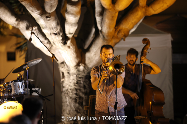 Miquel Àngel Rigo Quintet (37 Eivissa Jazz 2025. Passeig Vara de Rey. Eivissa. 2025-09-02) Por José Luis Luna Rocafort [INSTANTZZ AKA Galería fotográfica AKA Fotoblog de jazz, impro… y algo más] - Tomajazz - Miquel Àngel Rigo Quintet actuó en el 37 Eivissa Jazz 2025. José Luis Luna Rocafort retrata la actuación en INSTANTZZ. Participaron Miquel Àngel Rigo, Tomeu Garcías, Jaume Riera, Joan Garcías Tur, Josep Servera, Goran Levi