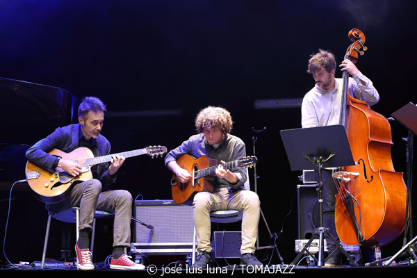 Biel Ballester Photonic Quintet (10 Fira B! Teatre Xesc Forteza, Palma. 2025-11-06) Por José Luis Luna Rocafort [INSTANTZZ AKA Galería fotográfica AKA Fotoblog de jazz, impro… y algo más] - Tomajazz - Biel Ballester Photonic Quintet actuó en 10 Fira B! 2025, el 6 de noviembre de 2025. José Luis Luna Rocafort lo retrata en INSTANTZZ. Actuaron Biel Ballester, Víctor Paradís, Joan Garcias, Pep Garau, Tomeu Garcías