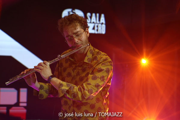 Pasquale Calò (10 Fira B! Es Gremi. Palma. 2025-11-07) Por José Luis Luna Rocafort [INSTANTZZ AKA Galería fotográfica AKA Fotoblog de jazz, impro… y algo más] - Tomajazz - Pasquale Calò actuó en 10 Fira B! en Es Gremi, Palma, el 7 de noviembre de 2025. José Luis Luna Rocafort lo retrata en INSTANTZZ. Actuaron Pasquale Calò, Aldo Di Caterino, Carlos Ródenas, Alessadro Campobasso