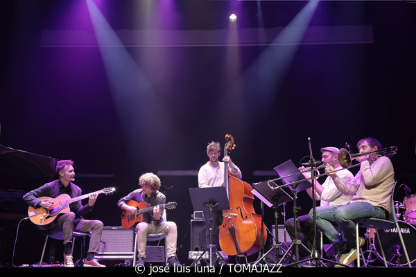 Biel Ballester Photonic Quintet (10 Fira B! Teatre Xesc Forteza, Palma. 2025-11-06) Por José Luis Luna Rocafort [INSTANTZZ AKA Galería fotográfica AKA Fotoblog de jazz, impro… y algo más] - Tomajazz - Biel Ballester Photonic Quintet actuó en 10 Fira B! 2025, el 6 de noviembre de 2025. José Luis Luna Rocafort lo retrata en INSTANTZZ. Actuaron Biel Ballester, Víctor Paradís, Joan Garcias, Pep Garau, Tomeu Garcías