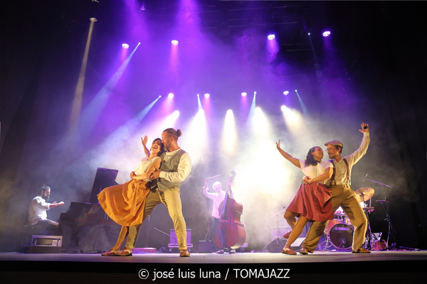 Ovella Negra (10 Fira B! Teatre Principal de Palma. 2025-11-06) Por José Luis Luna Rocafort [INSTANTZZ AKA Galería fotográfica AKA Fotoblog de jazz, impro… y algo más] - Tomajazz - Ovella Negra participó en el 10 Fira B! en el Teatre Principal de Palma el 6 de noviembre de 2025. José Luis Luna Rocafort retrata su actuación en INSTANTZZ. Intervinieron Joan Frontera, Pablo Di Salvo, Teo Salvà, Blanca Ribas, Carme Roig, Catalina Barceló, Gabriel Hernández, Joana Maria Seguí, Viçenc Marí