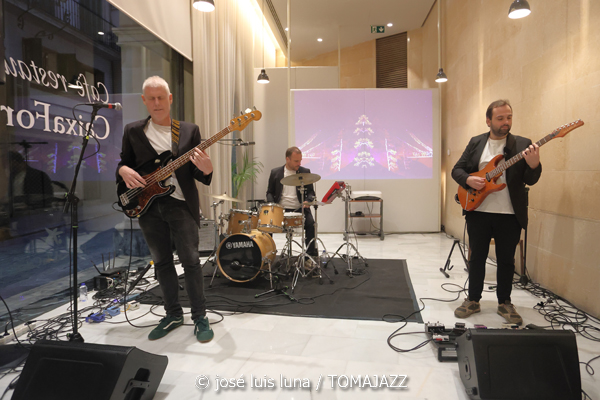 Geometrical Sardine (CaixaForum. Palma. 2025-10-24) Por José Luis Luna Rocafort [INSTANTZZ AKA Galería fotográfica AKA Fotoblog de jazz, impro… y algo más] - Tomajazz - Geometrical Sardine actuó en CaixaForum Palma, el 24 de octubre de 2025. José Luis Luna Rocafort lo retrata en INSTANTZZ. Intervinieron Jaume Rosselló, Joan Roca, Pep Aspas, Toni Cobos