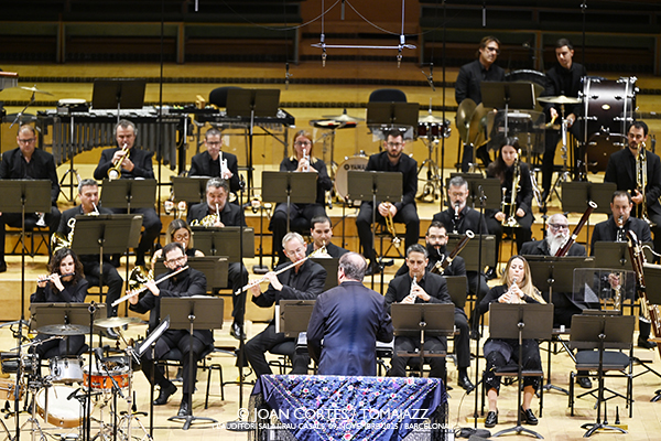 Banda Municipal de Barcelona “Suite Flamenca” (L’Auditori S1PC, 2025-11-09 / Barcelona) Por Joan Cortès [Flamencuras AKA INSTANTZZ AKA Galería fotográfica AKA Fotoblog de jazz, impro… y algo más] - Tomajazz - Banda Municipal de Barcelona y el Ensemble Flamenco Taller de Músics interpretaron “Suite Flamenca” el 9 de noviembre de 2025 en L’Auditori de Barcelona. Joan Cortès lo retrata en las Flamencuras de INSTANTZZ