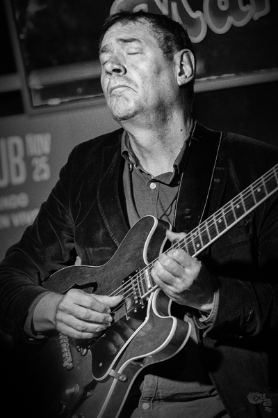 Chema Saiz (Jazz Con Sabor a Club. Festival de Jazz de Madrid. Maravillas Club, Madrid. 2025-11-16) Por Sergio Cabanillas [INSTANTZZ AKA Galería fotográfica AKA Fotoblog de jazz, impro… y algo más] - Tomajazz - Chema Saiz actuó dentro del ciclo Jazz Con Sabor a Club en el Festival de Jazz de Madrid, en Maravillas Club de Madrid, el 16 de noviembre de 2025. Sergio Cabanillas lo retrata en INSTANTZZ