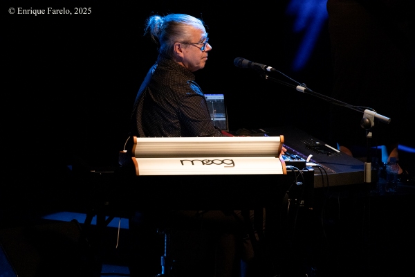 Andrea Motis & The Barcelona Gospel Messengers. «To Amy» (Homenaje a Amy Winehouse) (Festival Internacional JazzMadrid 2025, Fernán Gómez. Centro Cultural de la Villa, Sala Guirau Madrid. 2025-11-23) Por Enrique Farelo [Concierto de jazz] - Tomajazz