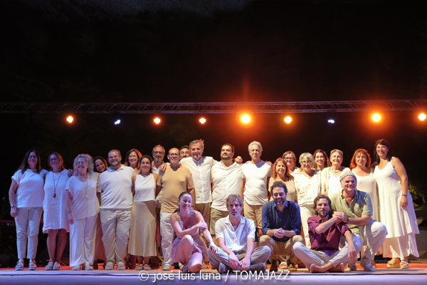 Claudia Bardagí (37 Eivissa Jazz 2025. Parc Reina Sofía. Eivissa. 2025-09-03) Por José Luis Luna Rocafort [INSTANTZZ AKA Galería fotográfica AKA Fotoblog de jazz, impro… y algo más] - Tomajazz - Claudia Bardagí actuó en el 37 Eivissa Jazz 2025, el 3 de septiembre. José Luis Luna Rocafort lo retrata en INSTANTZZ. Actuaron Claudia Bardagí, Joan Carles Marí, Cece Giannotti, Publio Delgado, Martin Laportilla