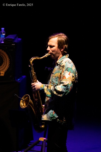 Billy Cobham’s Time Machine (Festival Internacional JazzMadrid 2025, Fernán Gómez. Centro Cultural de la Villa, Sala Guirau Madrid. 2025-11-18) Por Enrique Farelo [Concierto de jazz] - Tomajazz - Billy Cobham’s Time Machine actuó en JazzMadrid 2025, el 18 de noviembre de 2025. Enrique Farelo lo relata (texto y fotos). Actuaron Billy Cobham, Victor Cisternas, Rocco Ciffarelli, Gary Husband, Bjon Arko 