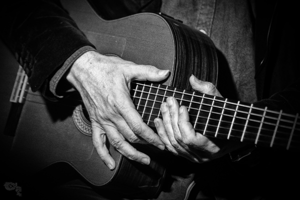Chema Saiz (Jazz Con Sabor a Club. Festival de Jazz de Madrid. Maravillas Club, Madrid. 2025-11-16) Por Sergio Cabanillas [INSTANTZZ AKA Galería fotográfica AKA Fotoblog de jazz, impro… y algo más] - Tomajazz - Chema Saiz actuó dentro del ciclo Jazz Con Sabor a Club en el Festival de Jazz de Madrid, en Maravillas Club de Madrid, el 16 de noviembre de 2025. Sergio Cabanillas lo retrata en INSTANTZZ