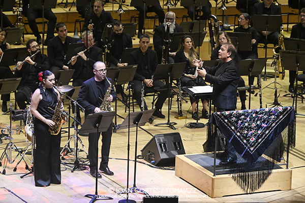 Banda Municipal de Barcelona “Suite Flamenca” (L’Auditori S1PC, 2025-11-09 / Barcelona) Por Joan Cortès [Flamencuras AKA INSTANTZZ AKA Galería fotográfica AKA Fotoblog de jazz, impro… y algo más] - Tomajazz - Banda Municipal de Barcelona y el Ensemble Flamenco Taller de Músics interpretaron “Suite Flamenca” el 9 de noviembre de 2025 en L’Auditori de Barcelona. Joan Cortès lo retrata en las Flamencuras de INSTANTZZ