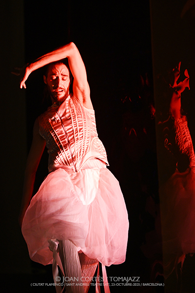 Jose Manuel Álvarez «Captura y Fuga» (Ciutat Flamenco / SAT!, 2025-10-23 / Barcelona) [V] Por Joan Cortès [Flamencuras AKA INSTANTZZ AKA Galería fotográfica AKA Fotoblog de jazz, impro… y algo más] - Tomajazz - Jose Manuel Álvarez «Captura y Fuga» actuó en Ciutat Flamenco de Barcelona el 23 de octubre de 2025. Joan Cortès lo retrata en las Flamencuras de INSTANTZZ