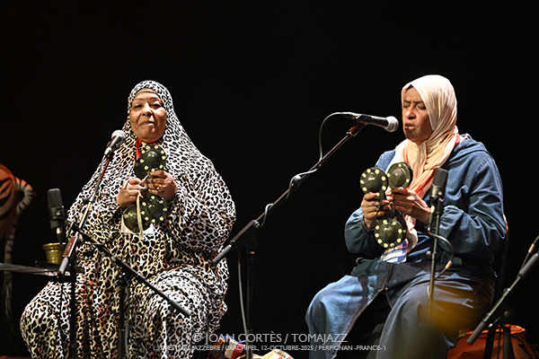 Omar Sosa & Souad Asla “Sahravane” (37 Jazzèbre / L’Archipel, 12-octubre-2025, Perpignan -France-) [7] Por Joan Cortès [INSTANTZZ AKA Galería fotográfica AKA Fotoblog de jazz, impro… y algo más] - Tomajazz - Omar Sosa & Souad Asla “Sahravane” actuaron enJazzèbre 2025 de Perpignan, Francia. Joan Cortès lo retrata en INSTANTZZ. Actuaron Omar Sosa, Souad Asla, Csaba Palotaï, Aziza Tahri, Mabrouka Brik, Gustavo Ovalles, Rabla Boughazi, Sabrina Cheddad 