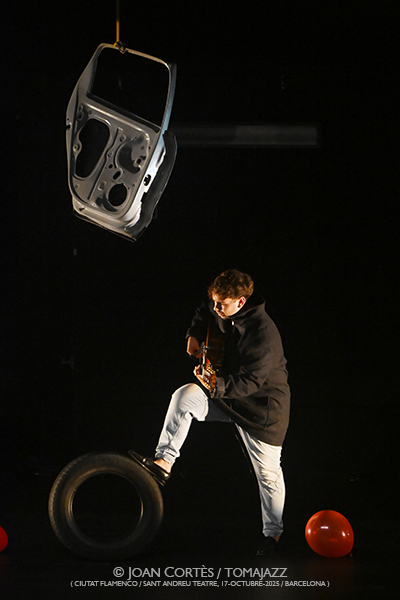Antonio Molina “El Choro” «Prender, un acto de combustión» (Ciutat Flamenco / SAT!, 2025-10-17 / Barcelona) Por Joan Cortès [Flamencuras AKA INSTANTZZ AKA Galería fotográfica AKA Fotoblog de jazz, impro… y algo más] - Tomajazz - Antonio Molina “El Choro” «Prender, un acto de combustión» participó en Ciutat Flamenco de Barcelona el 17 de octubre de 2025. Joan Cortès lo retrata en las Flamencuras de INSTANTZZ. Participaron Antonio Molina “El Choro”, baile Manuel de la Nina, cante Marcos de Silvia, guitarra Francisco Roca 