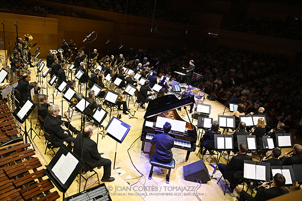Banda Municipal de Barcelona “Suite Flamenca” (L’Auditori S1PC, 2025-11-09 / Barcelona) Por Joan Cortès [Flamencuras AKA INSTANTZZ AKA Galería fotográfica AKA Fotoblog de jazz, impro… y algo más] - Tomajazz - Banda Municipal de Barcelona y el Ensemble Flamenco Taller de Músics interpretaron “Suite Flamenca” el 9 de noviembre de 2025 en L’Auditori de Barcelona. Joan Cortès lo retrata en las Flamencuras de INSTANTZZ