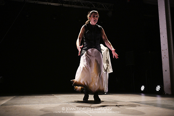 Sara Jiménez “Ave de Plata” (Ciutat Flamenco / Fabra i Coats, 2025-10-18 / Barcelona) Por Joan Cortès [Flamencuras AKA INSTANTZZ AKA Galería fotográfica AKA Fotoblog de jazz, impro… y algo más] - Tomajazz - Sara Jiménez “Ave de Plata” actuó en Ciutat Flamenco de Barcelona el 18 de octubre de 2025. Joan Cortès lo retrata en las Flamencuras de INSTANTZZ