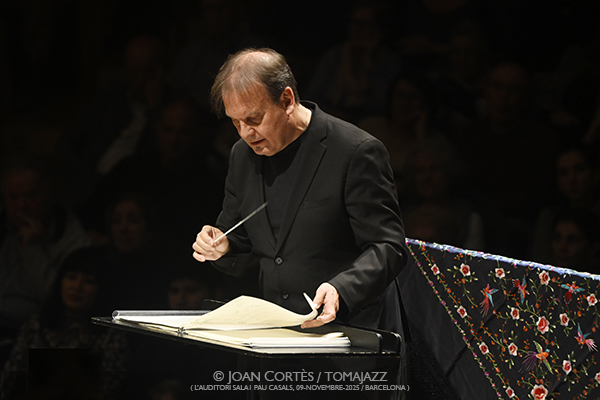 Banda Municipal de Barcelona “Suite Flamenca” (L’Auditori S1PC, 2025-11-09 / Barcelona) Por Joan Cortès [Flamencuras AKA INSTANTZZ AKA Galería fotográfica AKA Fotoblog de jazz, impro… y algo más] - Tomajazz - Banda Municipal de Barcelona y el Ensemble Flamenco Taller de Músics interpretaron “Suite Flamenca” el 9 de noviembre de 2025 en L’Auditori de Barcelona. Joan Cortès lo retrata en las Flamencuras de INSTANTZZ