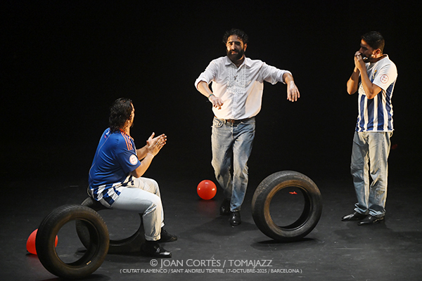 Antonio Molina “El Choro” «Prender, un acto de combustión» (Ciutat Flamenco / SAT!, 2025-10-17 / Barcelona) Por Joan Cortès [Flamencuras AKA INSTANTZZ AKA Galería fotográfica AKA Fotoblog de jazz, impro… y algo más] - Tomajazz - Antonio Molina “El Choro” «Prender, un acto de combustión» participó en Ciutat Flamenco de Barcelona el 17 de octubre de 2025. Joan Cortès lo retrata en las Flamencuras de INSTANTZZ. Participaron Antonio Molina “El Choro”, baile Manuel de la Nina, cante Marcos de Silvia, guitarra Francisco Roca 