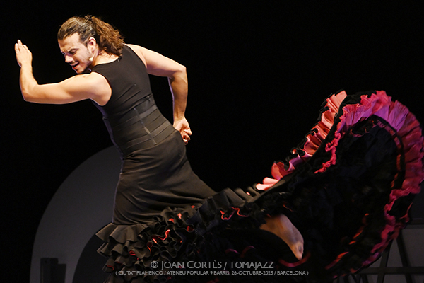 Chicharrón Circo Flamenco «Empaque» (Ciutat Flamenco / Ateneu Popular 9 Barris, 2025-10-26 / Barcelona) [y VI] Por Joan Cortès [Flamencuras AKA INSTANTZZ AKA Galería fotográfica AKA Fotoblog de jazz, impro… y algo más] - Tomajazz - Chicharrón Circo Flamenco «Empaque» participó en Ciutat Flamenco el 26 de octubre de 2025. Joan Cortès lo retrata en las Flamencuras de INSTANTZZ. Con Germán J. López Galván