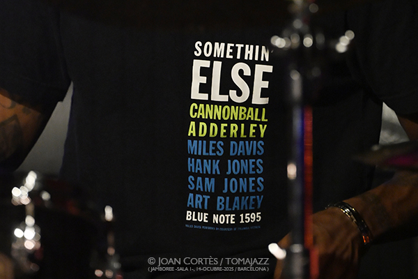 Tobias Meinhart 4t (Jamboree, 2025-10-14 / Barcelona) Por Joan Cortès [INSTANTZZ AKA Galería fotográfica AKA Fotoblog de jazz, impro… y algo más] - Tomajazz - Tobias Meinhart 4t actuó en Jamboree, Barcelona, el 14 de octubre de 2025. Joan Cortès retrata el concierto en INSTANTZZ. Actuaron Tobias Meinhart, Eden Ladin, Matt Penman, Mark Whitfield Jr. 