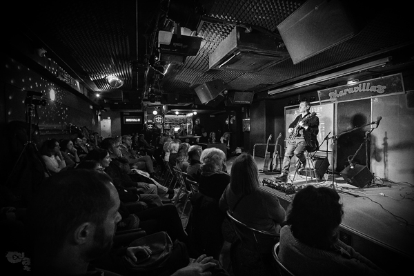 Chema Saiz (Jazz Con Sabor a Club. Festival de Jazz de Madrid. Maravillas Club, Madrid. 2025-11-16) Por Sergio Cabanillas [INSTANTZZ AKA Galería fotográfica AKA Fotoblog de jazz, impro… y algo más] - Tomajazz - Chema Saiz actuó dentro del ciclo Jazz Con Sabor a Club en el Festival de Jazz de Madrid, en Maravillas Club de Madrid, el 16 de noviembre de 2025. Sergio Cabanillas lo retrata en INSTANTZZ