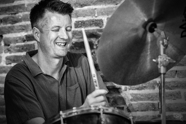 Pocket Corner (CC La Tortuga de Lavapiés, Madrid. 2025-11-02) Por Sergio Cabanillas [INSTANTZZ AKA Galería fotográfica AKA Fotoblog de jazz, impro… y algo más] - Tomajazz - Pocket Corner actuó el 2 de noviembre de 2025 en el CC La Tortuga de Lavapiés en Madrid. Sergio Cabanillas retrata el concierto en INSTANTZZ. Actuaron Didrik Ingvaldsen, Glenn B. Henriksen, Ketil Jerve, Ståle Birkeland