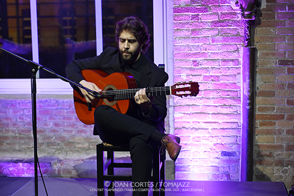 Rocío Luna (Ciutat Flamenco / Fabra i Coats, 2025-10-18 / Barcelona) Por Joan Cortès [Flamencuras AKA INSTANTZZ AKA Galería fotográfica AKA Fotoblog de jazz, impro… y algo más] - Tomajazz - Rocío Luna actuó en Ciutat Flamenco en Fabra i Coats, Barcelona, el 18 de octubre de 2025. Joan Cortès lo retrata en las Flamencuras de INSTANTZZ. Actuaron Rocío Luna, Luis Medina