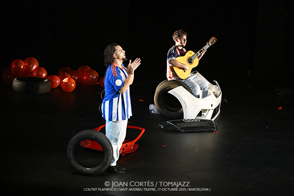 Antonio Molina “El Choro” «Prender, un acto de combustión» (Ciutat Flamenco / SAT!, 2025-10-17 / Barcelona) Por Joan Cortès [Flamencuras AKA INSTANTZZ AKA Galería fotográfica AKA Fotoblog de jazz, impro… y algo más] - Tomajazz - Antonio Molina “El Choro” «Prender, un acto de combustión» participó en Ciutat Flamenco de Barcelona el 17 de octubre de 2025. Joan Cortès lo retrata en las Flamencuras de INSTANTZZ. Participaron Antonio Molina “El Choro”, baile Manuel de la Nina, cante Marcos de Silvia, guitarra Francisco Roca 