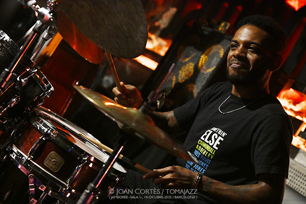 Tobias Meinhart 4t (Jamboree, 2025-10-14 / Barcelona) Por Joan Cortès [INSTANTZZ AKA Galería fotográfica AKA Fotoblog de jazz, impro… y algo más] - Tomajazz - Tobias Meinhart 4t actuó en Jamboree, Barcelona, el 14 de octubre de 2025. Joan Cortès retrata el concierto en INSTANTZZ. Actuaron Tobias Meinhart, Eden Ladin, Matt Penman, Mark Whitfield Jr. 