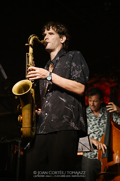 Tobias Meinhart 4t (Jamboree, 2025-10-14 / Barcelona) Por Joan Cortès [INSTANTZZ AKA Galería fotográfica AKA Fotoblog de jazz, impro… y algo más] - Tomajazz - Tobias Meinhart 4t actuó en Jamboree, Barcelona, el 14 de octubre de 2025. Joan Cortès retrata el concierto en INSTANTZZ. Actuaron Tobias Meinhart, Eden Ladin, Matt Penman, Mark Whitfield Jr. 