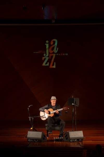 Wolfgang Muthspiel (Festival Internacional JazzMadrid 2025. CentroCentro. Madrid. 2025-11-08) Por Carlos Lara [Concierto de jazz] - Tomajazz - Wolfgang Muthspiel actuó en solitario en el Festival Internacional JazzMadrid 2025, el 8 de noviembre de 2025. Carlos Lara repasa el concierto