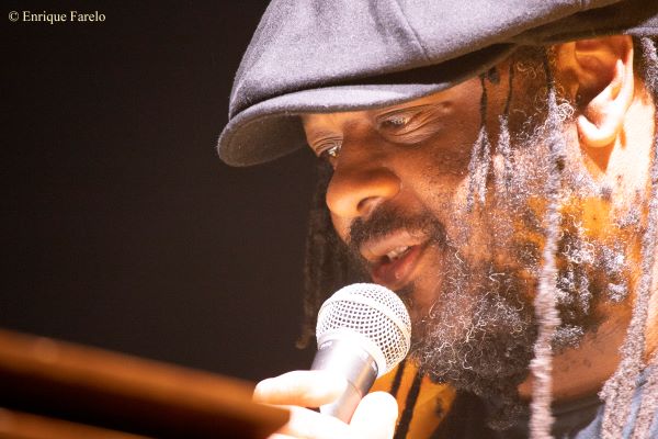 Delvon Lamarr Organ Trío (Festival Internacional JazzMadrid 2025, Sala Villanos, Madrid. 2025-10-30) Por Enrique Farelo [Concierto de jazz] - Tomajazz - Delvon Lamarr Organ Trío participó en el Festival Internacional JazzMadrid 2025. Enrique Farelo lo relata y retrata. Actuaron Delvon Lamarr, Brice Calvin, Ashley Ickes